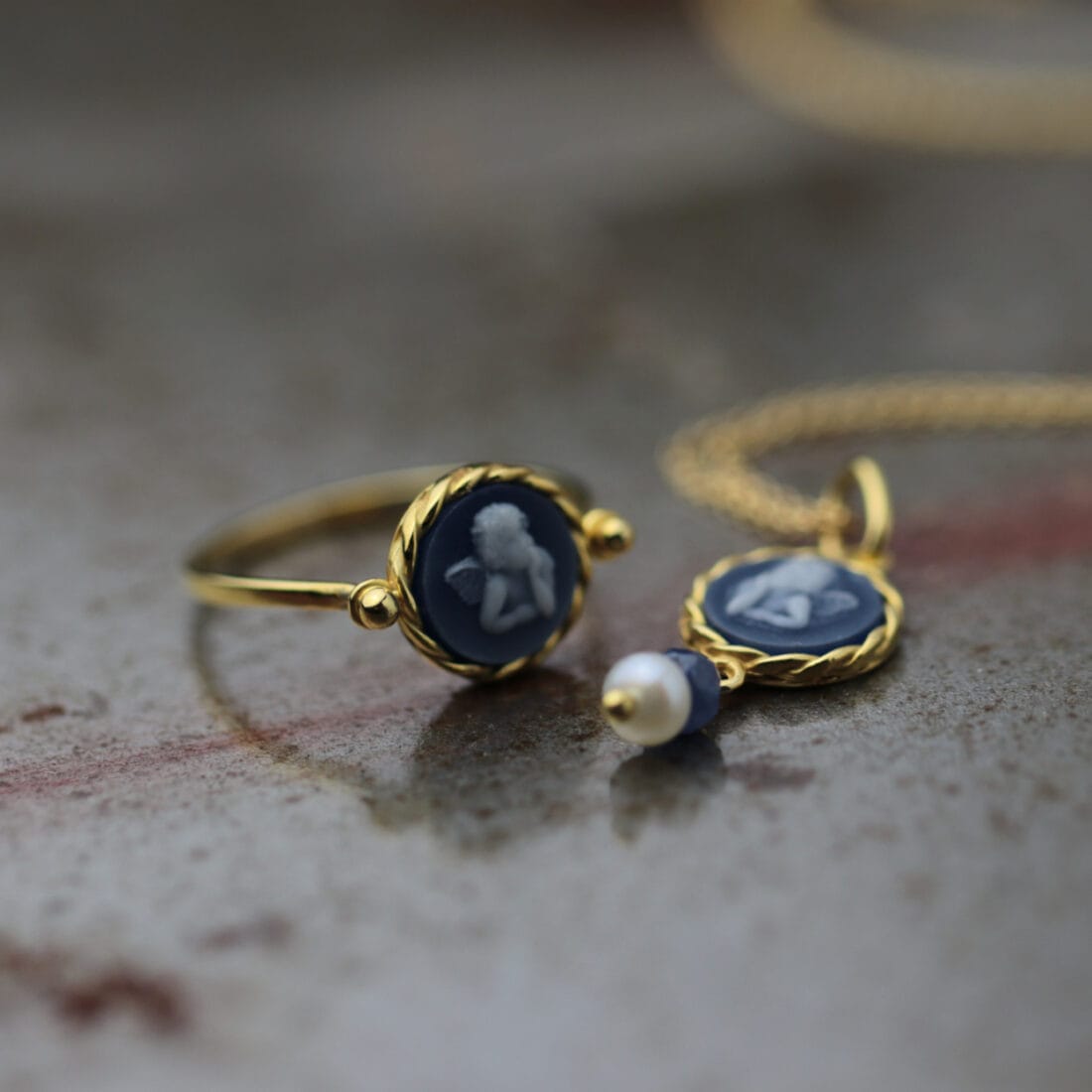 Χρυσό δαχτυλίδι "Angel" με ορυκτές πέτρες