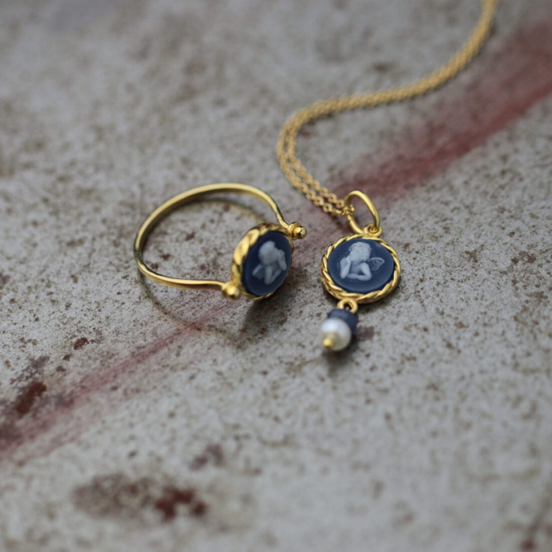 Χρυσό δαχτυλίδι "Angel" με ορυκτές πέτρες