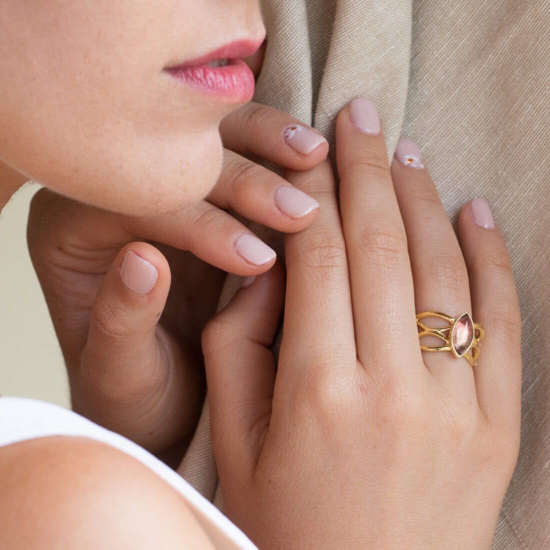 Δαχτυλίδι με ναβέττα