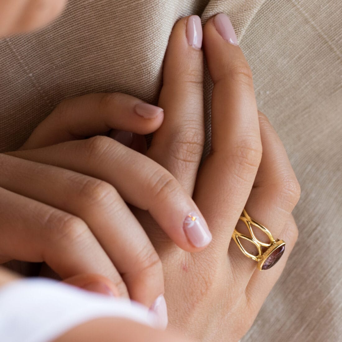 Δαχτυλίδι με ναβέττα