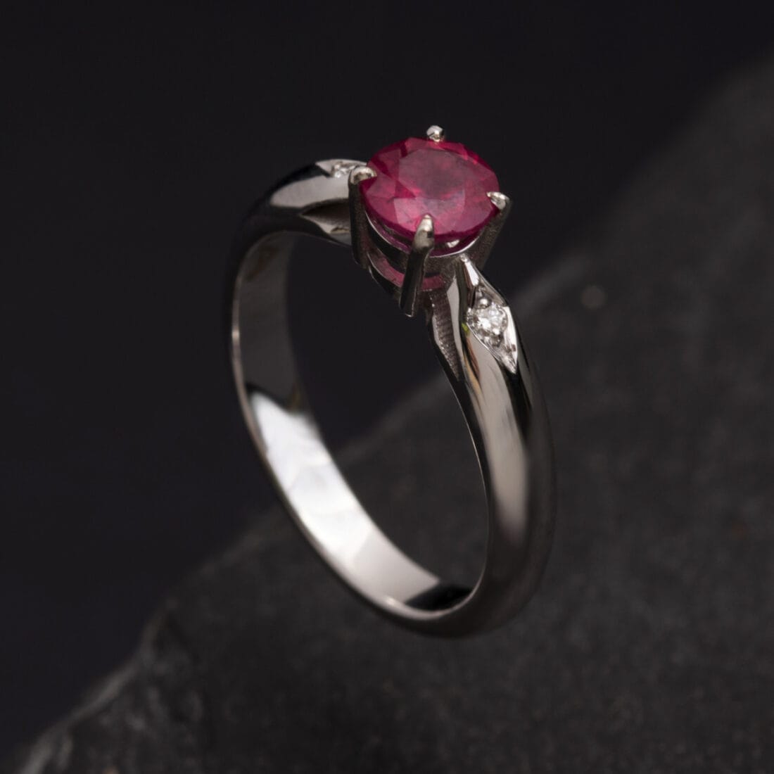 Μονόπετρο με ρουμπίνι