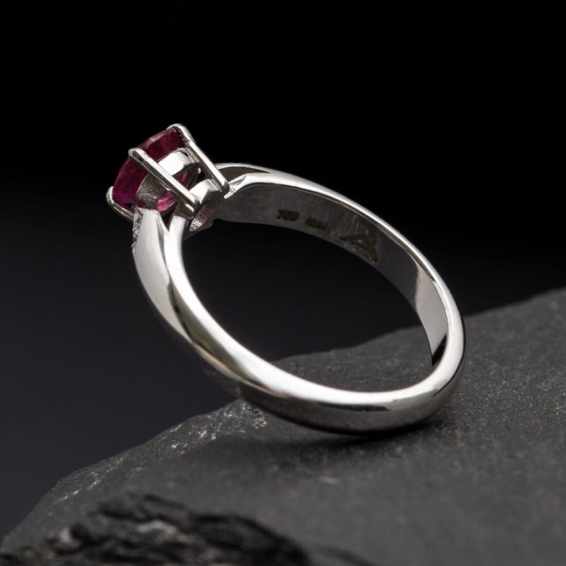 Μονόπετρο με ρουμπίνι