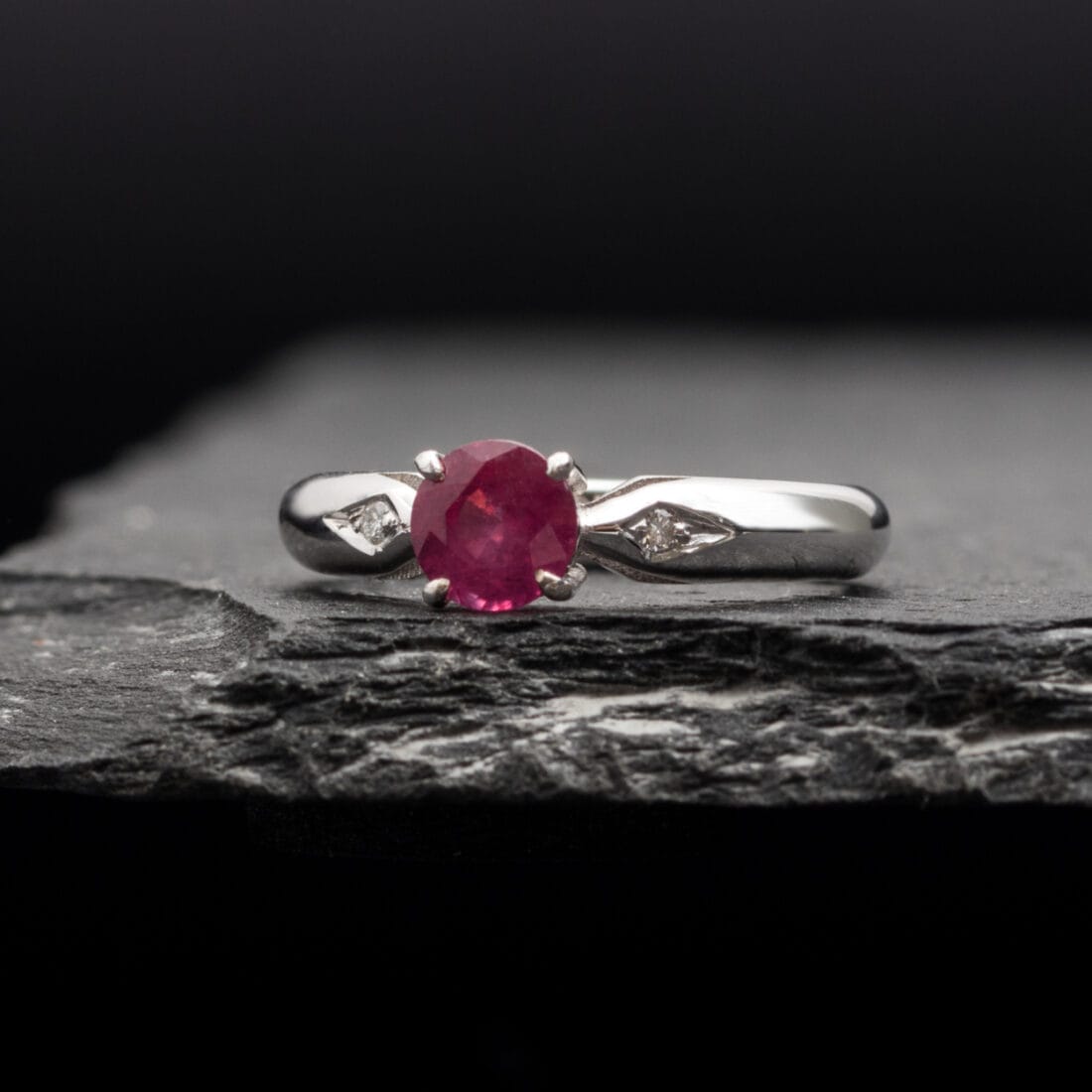 Μονόπετρο με ρουμπίνι