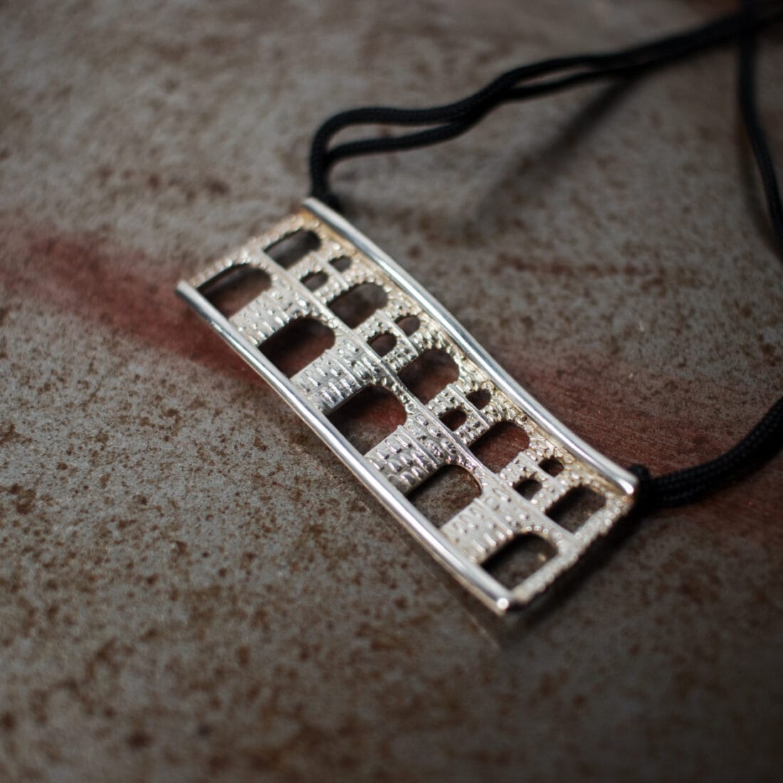 Χρυσό κολιέ "KAVALA" σε μεγάλο μέγεθος