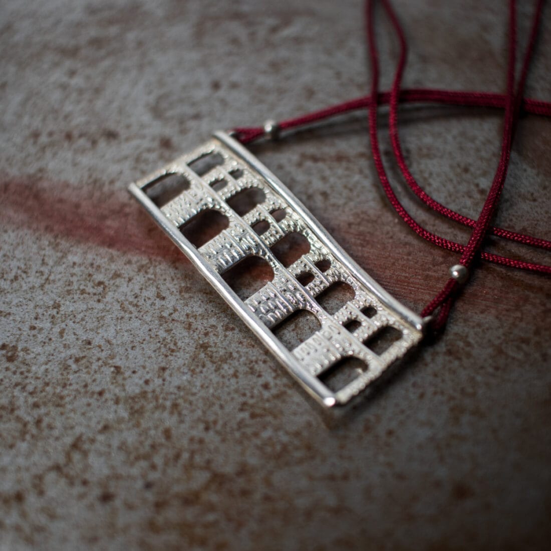 Χρυσό κολιέ "KAVALA" σε μεγάλο μέγεθος