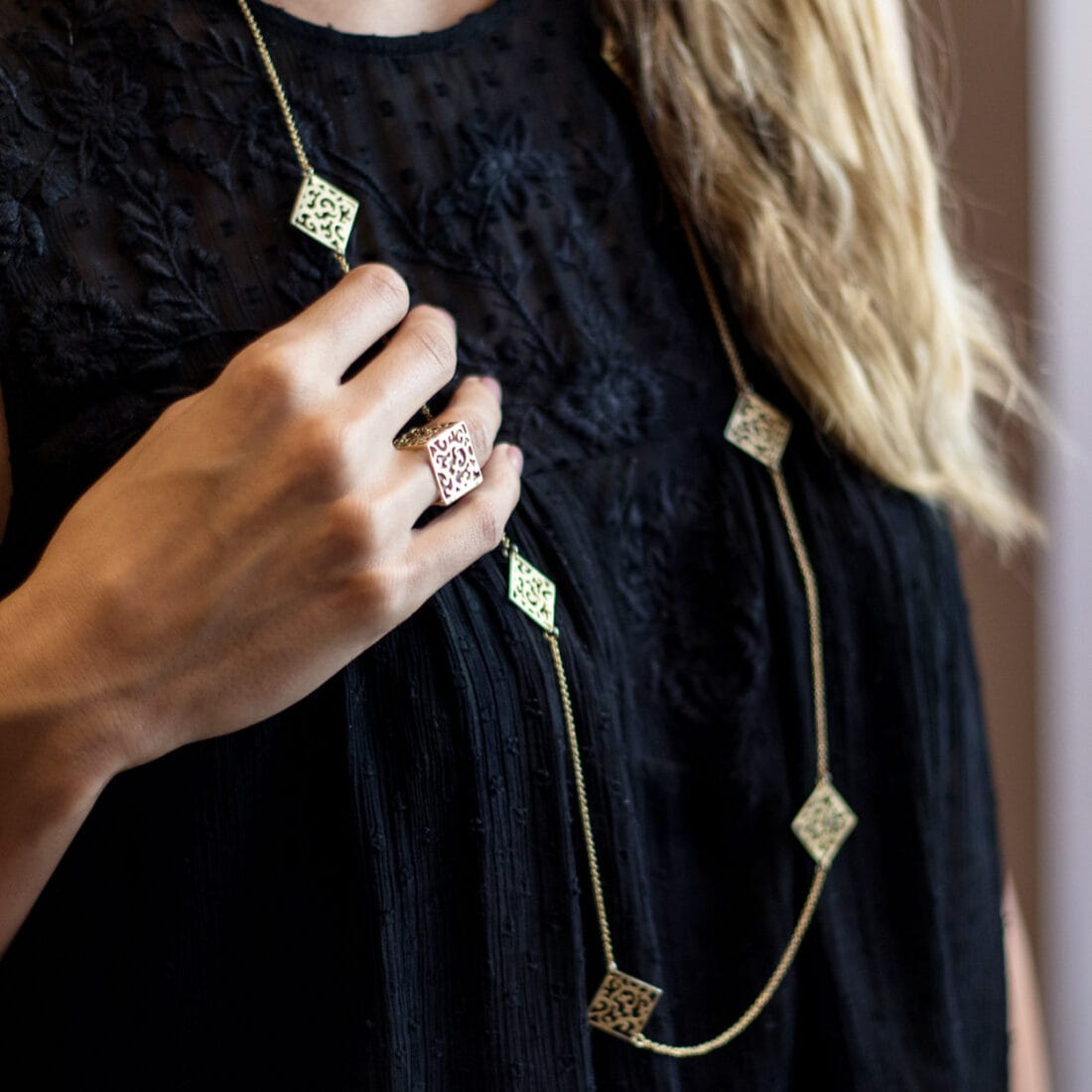 Χρυσό κολιέ KISSOS