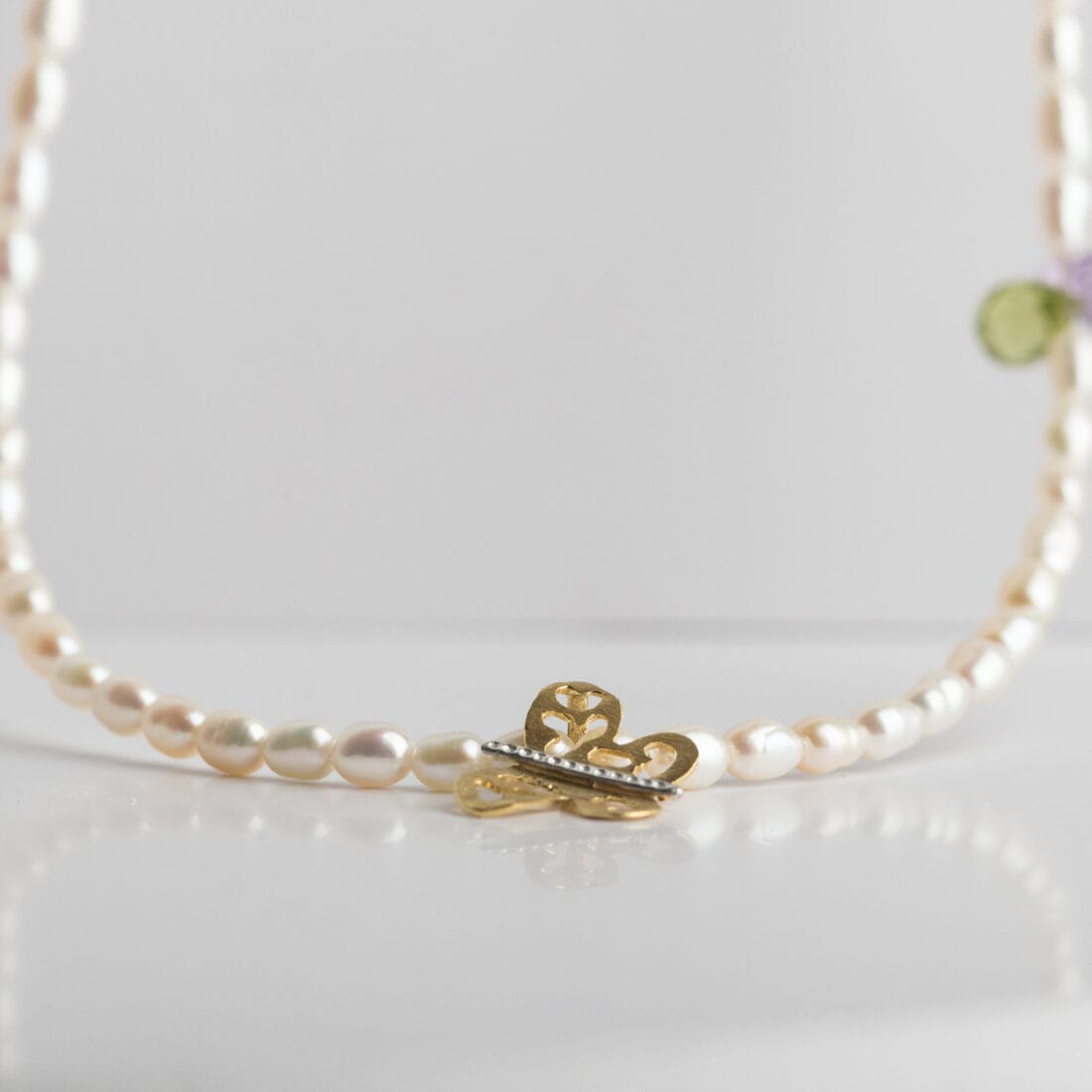 Μαργαριταρένιο κολιέ με πεταλούδα