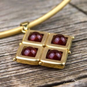 Μενταγιόν με γεωμετρικά σχήματα