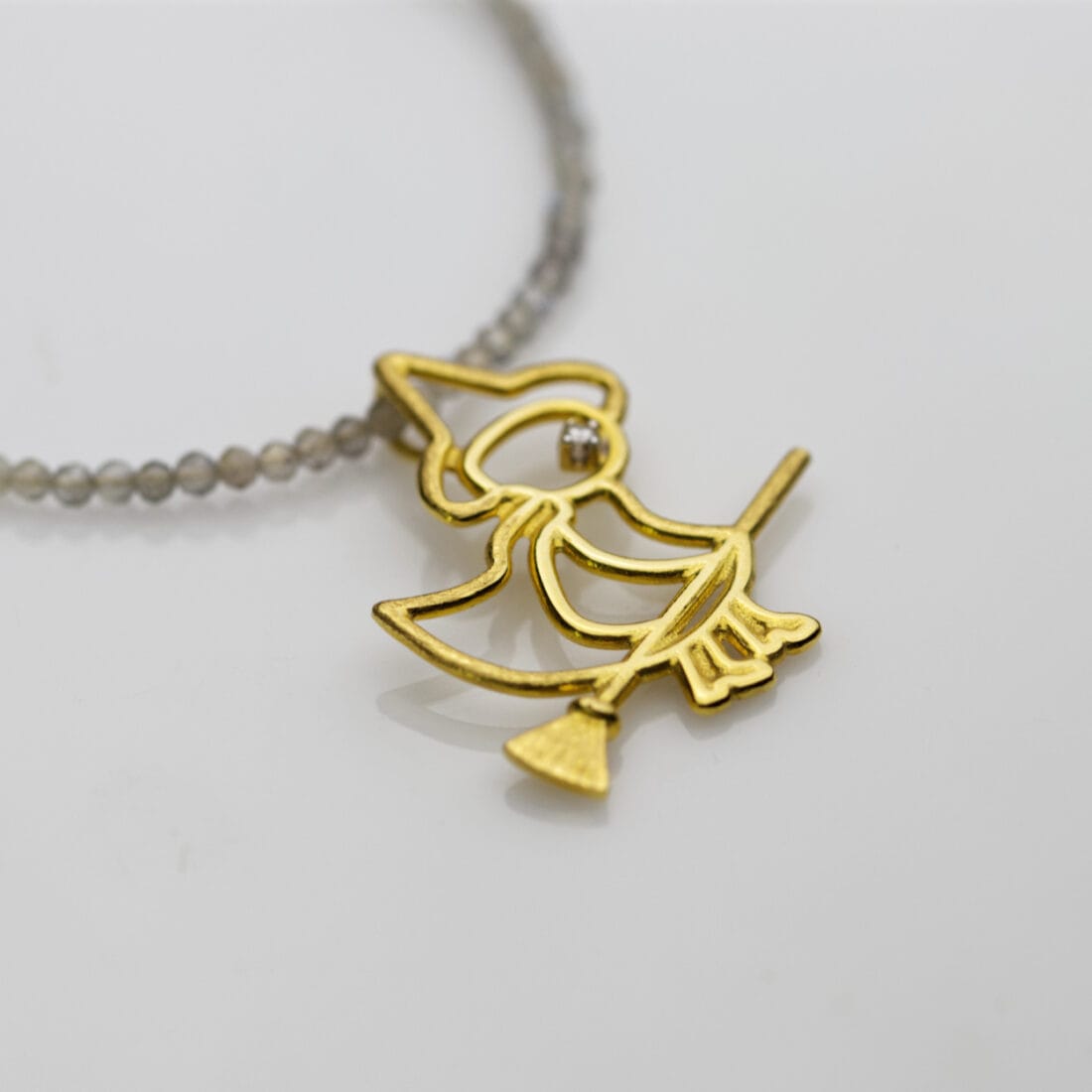 Μενταγιόν μαγισσούλα με διαμάντι