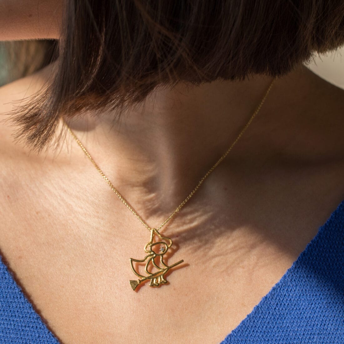 Μενταγιόν μαγισσούλα με διαμάντι