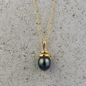 Μενταγιόν με μαύρο μαργαριτάρι