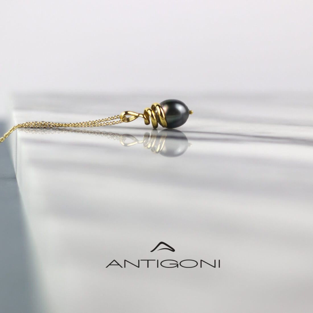 Μενταγιόν με μαύρο μαργαριτάρι