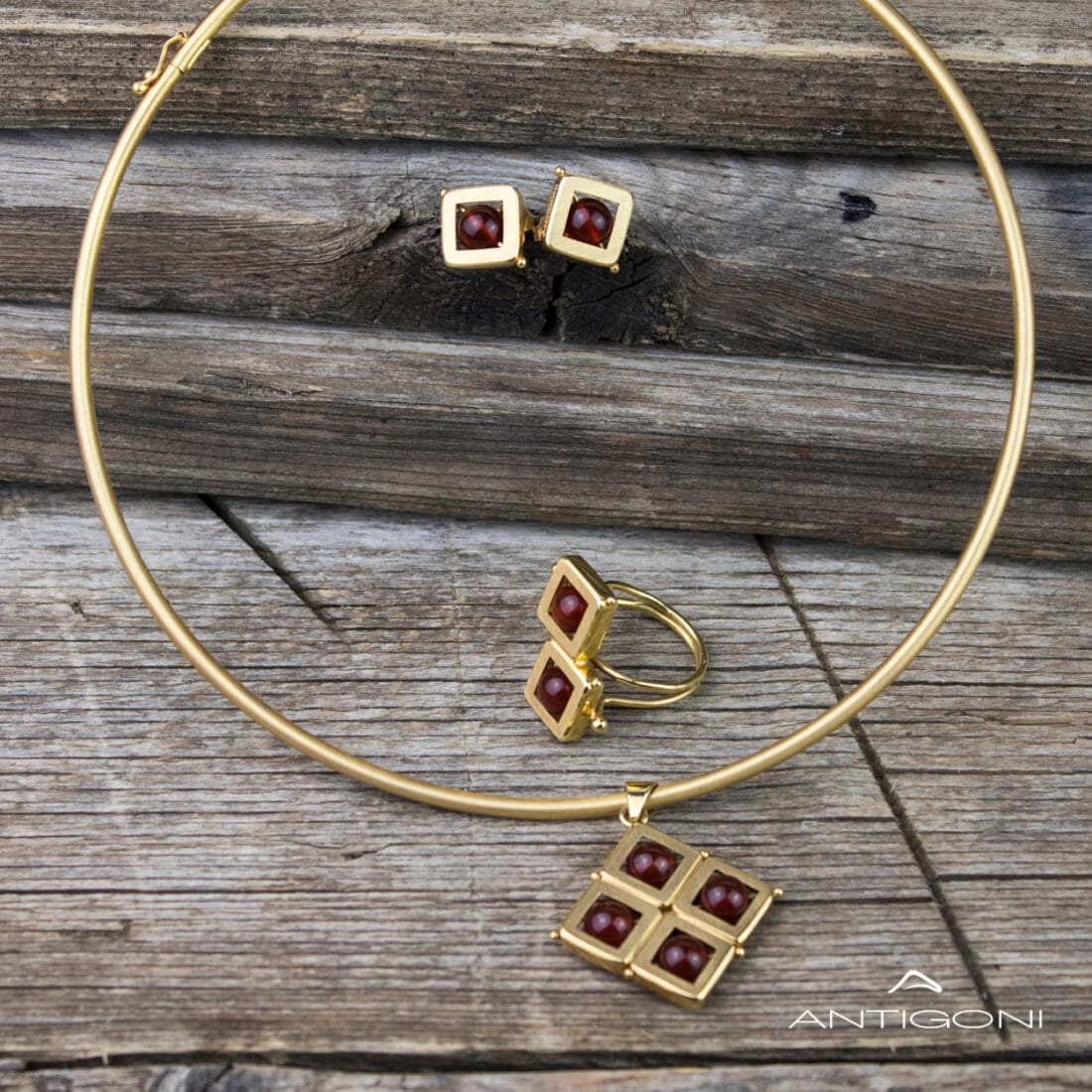 Σκουλαρίκια με κορνεόλη - Γεωμετρικός σχεδιασμός