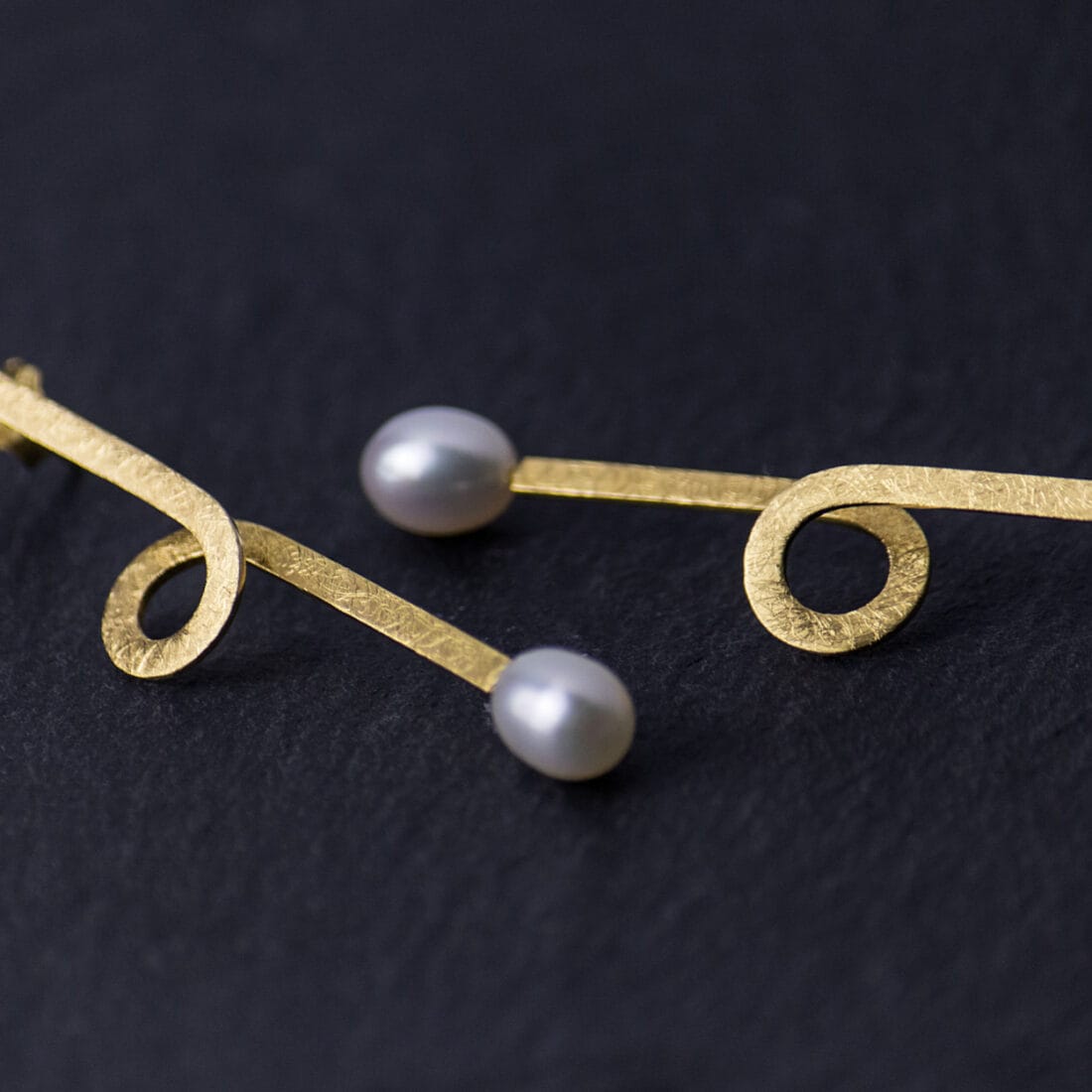 Σκουλαρίκια κρεμαστά με μαργαριτάρι