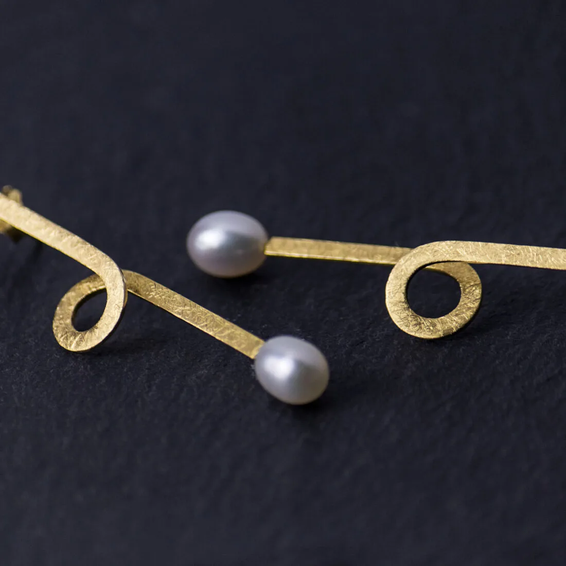 Σκουλαρίκια κρεμαστά με μαργαριτάρι