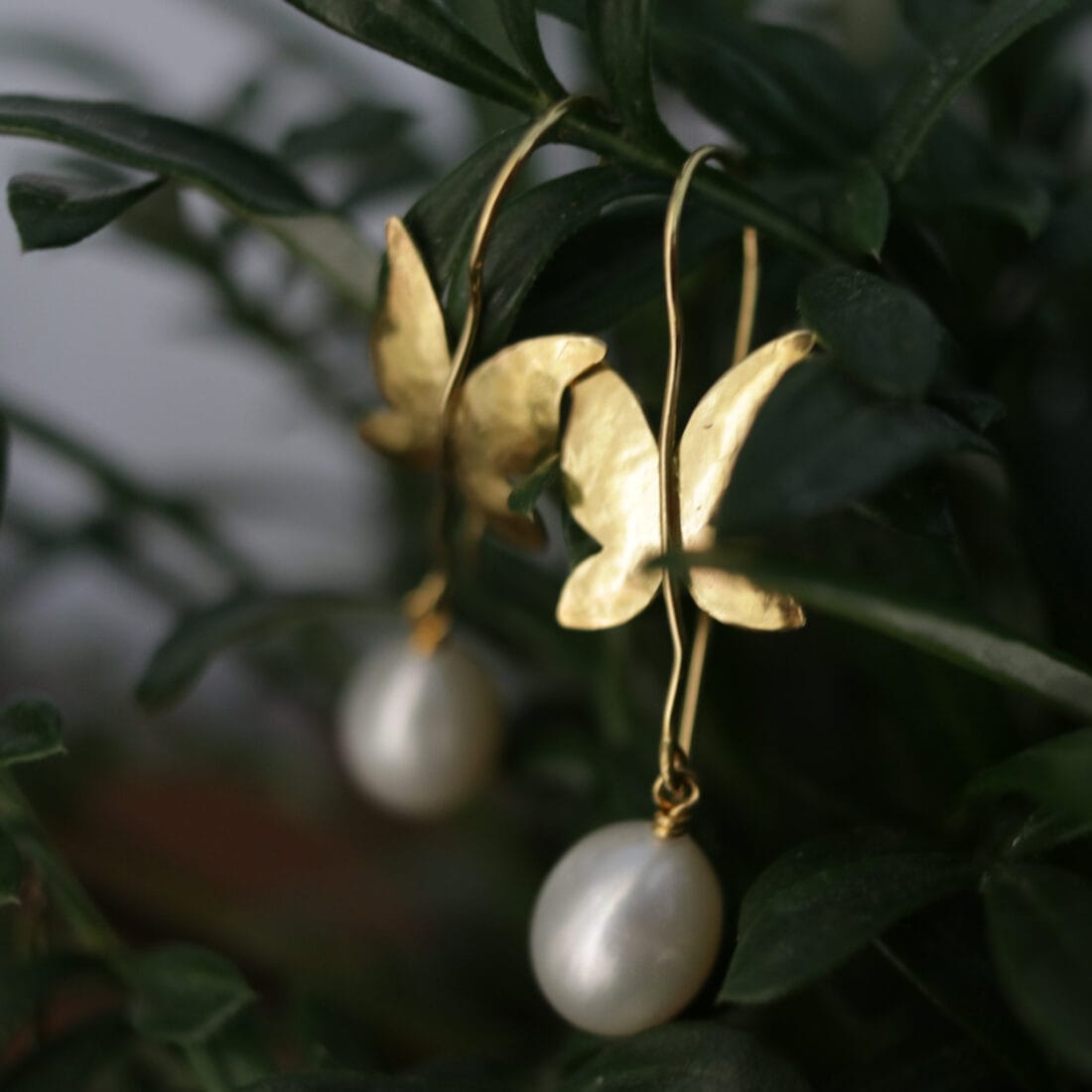 Σκουλαρίκια πεταλούδα με μαργαριτάρι