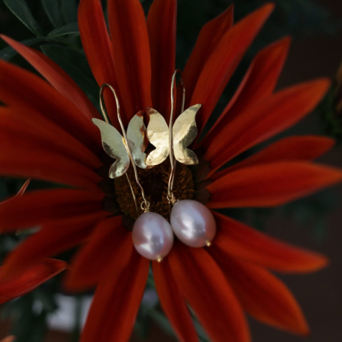 Σκουλαρίκια πεταλούδα με μαργαριτάρι