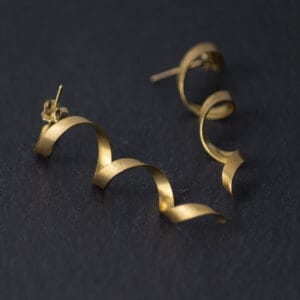 Χειροποίητα σκουλαρίκια από την SPIRE Collection