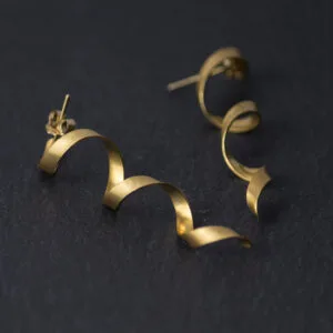 Χειροποίητα σκουλαρίκια από την SPIRE Collection