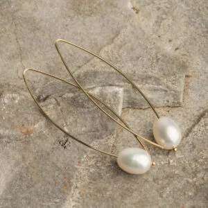 Μακριά σκουλαρίκια με μαργαριτάρια