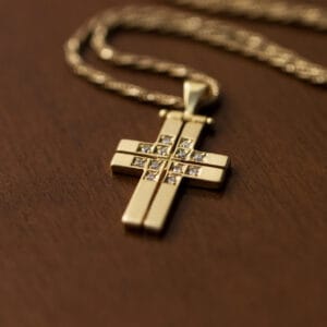 Πολύτιμος σταυρός με διαμάντια