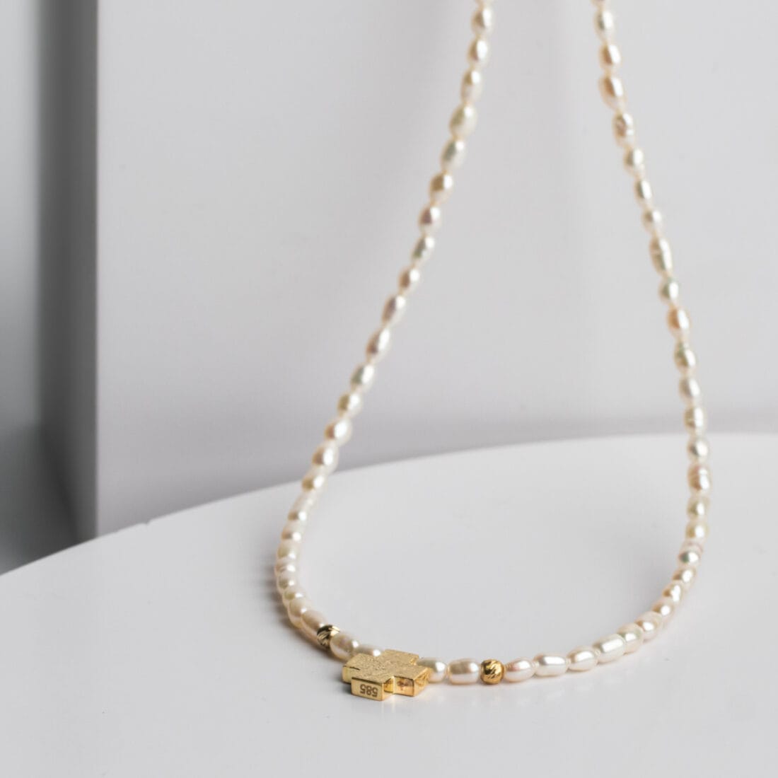 Σταυρός δύο όψεων με μαργαριτάρια