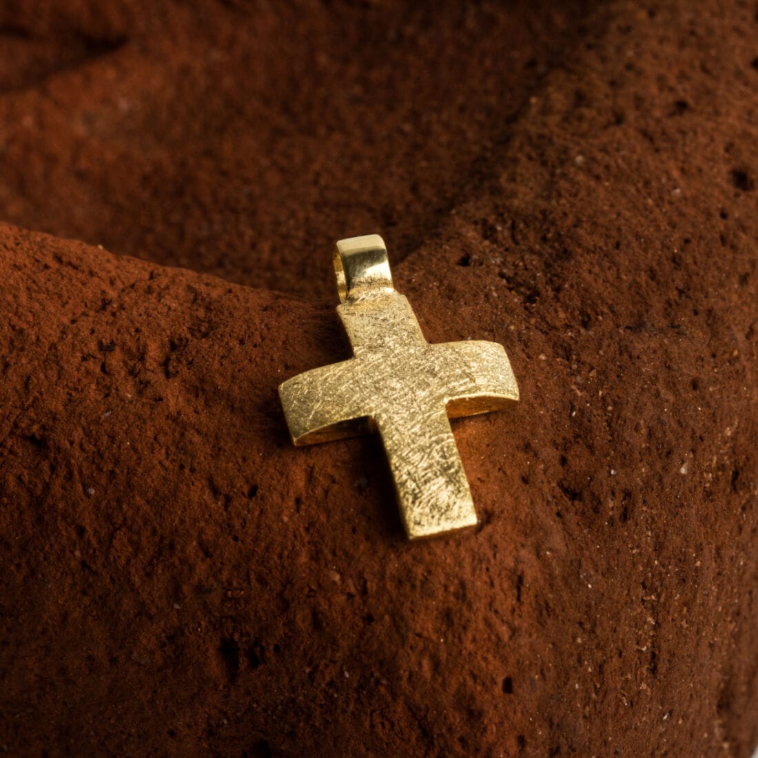 Σταυρός σε κλασσικό σχήμα