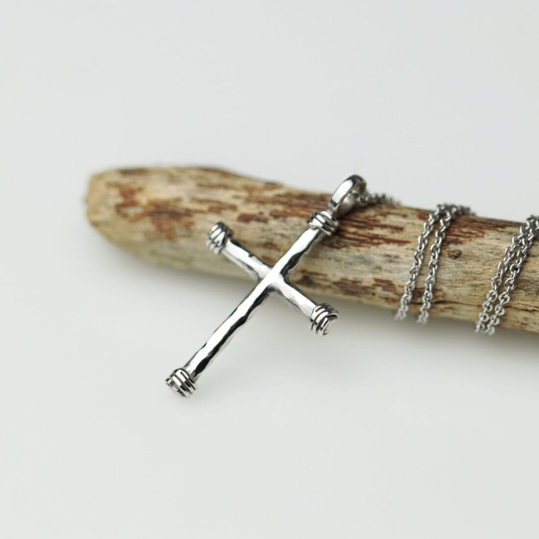 Σταυρός σε λεπτή γραμμή